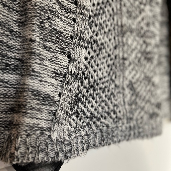 DEX Scoop Neck Open Knit Contrast Chiffon Back Sweater Large Gray / Black - Picture 14 of 16